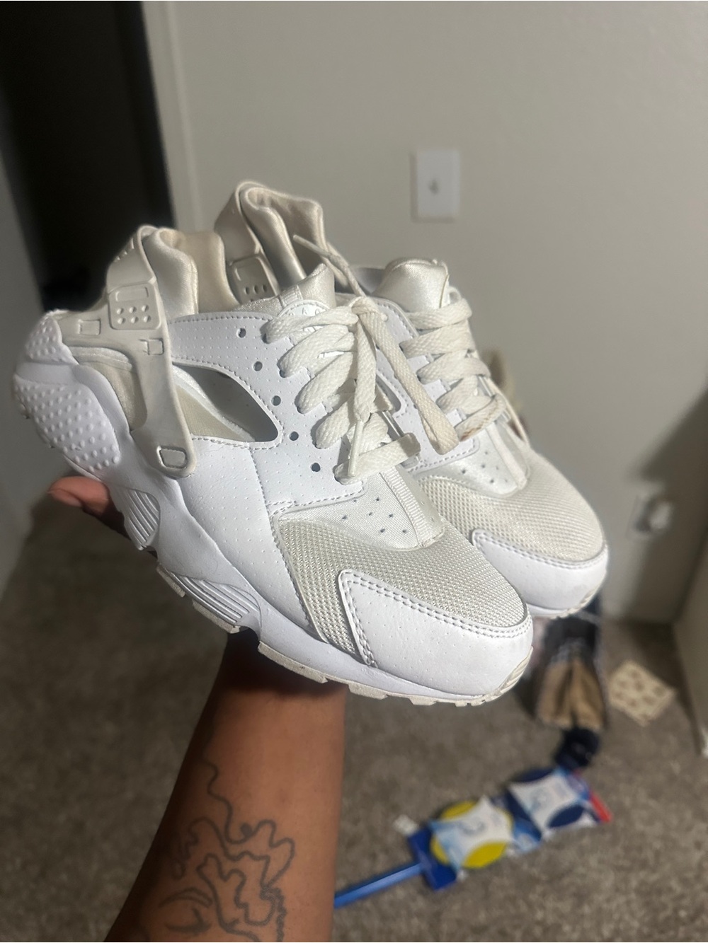 Nike Huaraches Youth White Sneakers